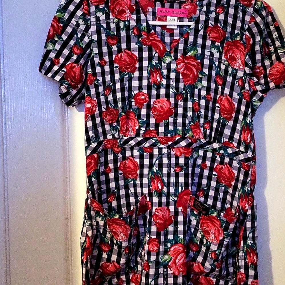 Scrub top